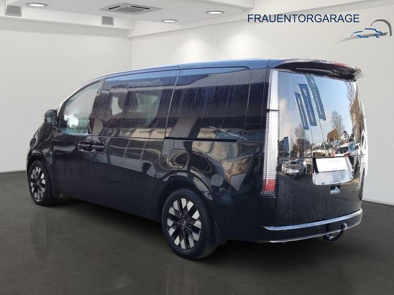 Gebraucht Hyundai Staria Signature 177 PS (130 kW) 2022 Abyss black / mic Van / Kleinbus