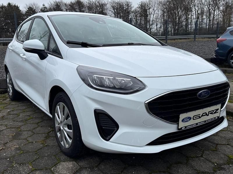 Weiß Gebraucht 2022 Ford Fiesta Cool & Connect Limousine | 13.950 € (Fairer Preis) - Bild 1/4