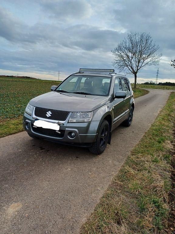 Grau Gebraucht 2007 Suzuki Grand Vitara SUV | 4.700 € (Fairer Preis) - Bild 1/4