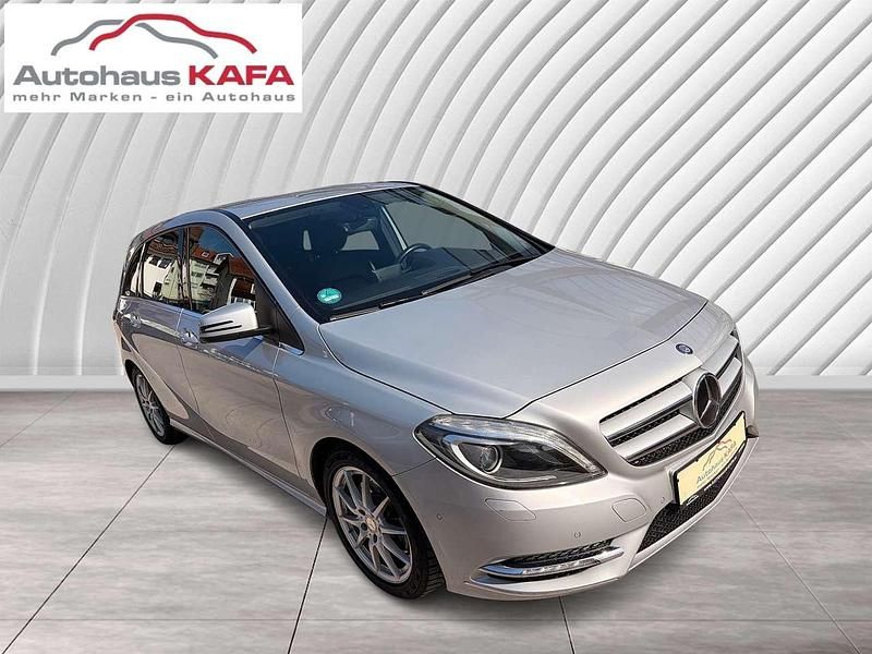 Gebraucht Mercedes B220 170 PS (125 kW) 2014 Polarsilber  metalliclack Van / Kleinbus