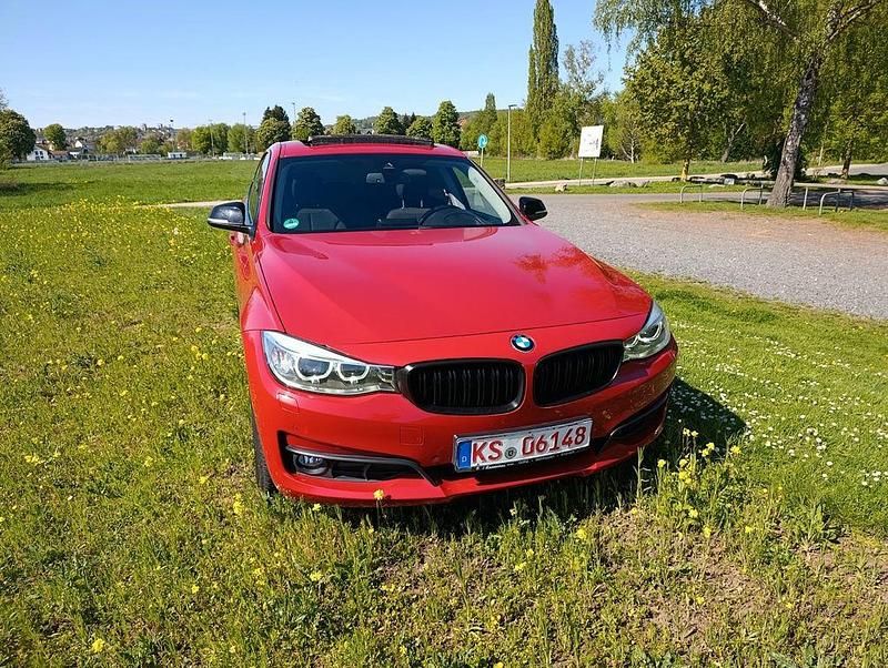 Rot Gebraucht 2015 BMW 320 Limousine | 13.999 € (Guter Preis) - Bild 1/4