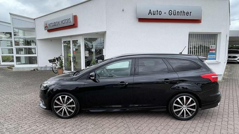 Schwarz Gebraucht 2015 Ford Focus ST Kombi | 11.990 € (Superpreis) - Bild 1/4
