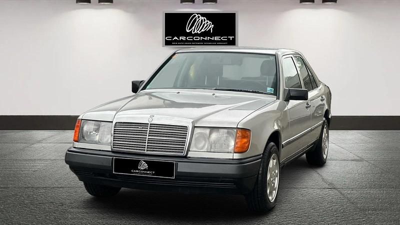 Gebraucht Mercedes E230 131 PS (96 kW) 1986 Silber Limousine