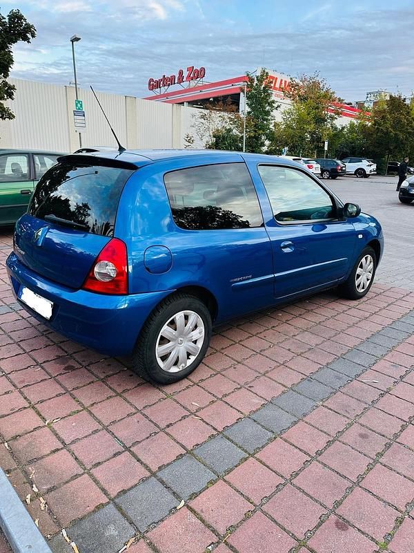 Blau Gebraucht 2009 Renault Clio II Kleinwagen | 1.900 € - Bild 1/4