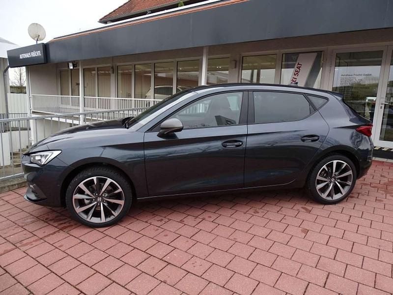 Gebraucht Seat Leon FR 150 PS (110 kW) 2024 Magnetic grau (metallic) Limousine