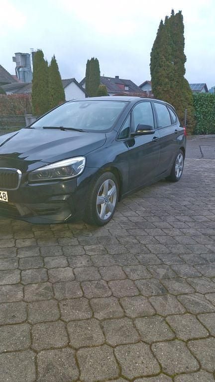 Schwarz Gebraucht 2018 BMW 220 Active Tourer Sport Line Van / Kleinbus | 17.000 € (Fairer Preis) - Bild 1/4