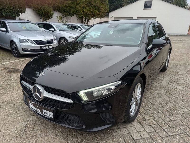 Schwarz Gebraucht 2021 Mercedes A180 Limousine | 15.490 € (Superpreis) - Bild 1/4