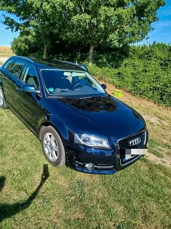 Gebraucht Audi A3 Ambiente 105 PS (77 kW) 2013 Blau Limousine