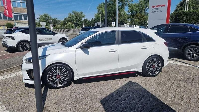 Weiß Gebraucht 2019 Kia Ceed GT Limousine | 20.470 € (Fairer Preis) - Bild 1/4