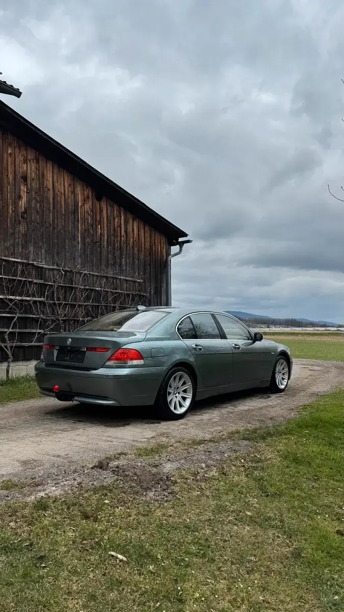Gebraucht BMW 745 333 PS (244 kW) 2004 Grün Limousine