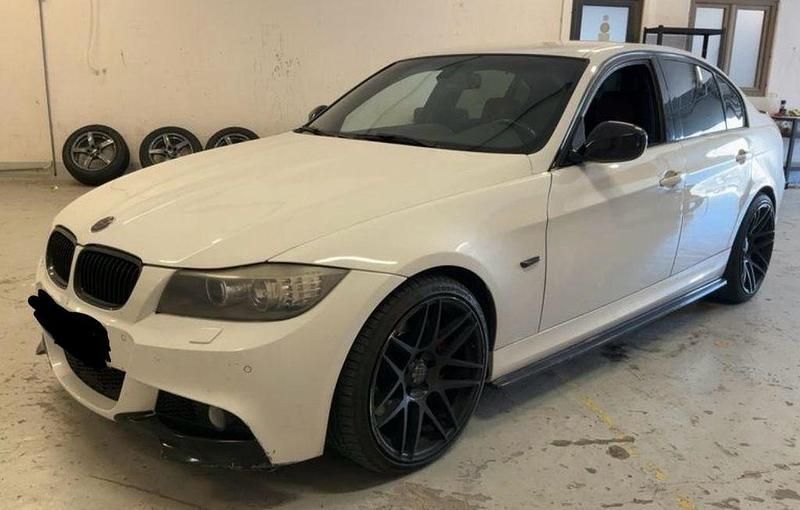 Weiß Gebraucht 2010 BMW 335 Sport Line Limousine | 10.990 € (Guter Preis) - Bild 1/4