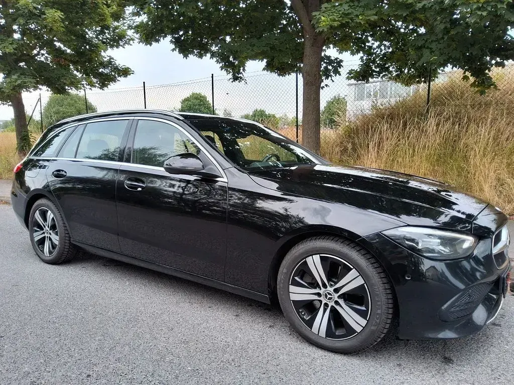 Gebraucht Mercedes 220 200 PS (147 kW) 2023 Schwarz Limousine