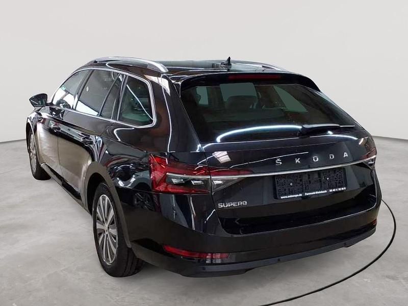 Gebraucht Skoda Superb Style 150 PS (110 kW) 2023 Blackmagic perleffekt Kombi