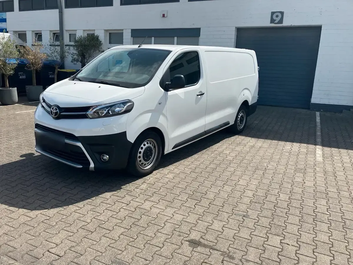 Gebraucht Toyota Proace 120 PS (88 kW) 2021 Weiß Van / Kleinbus