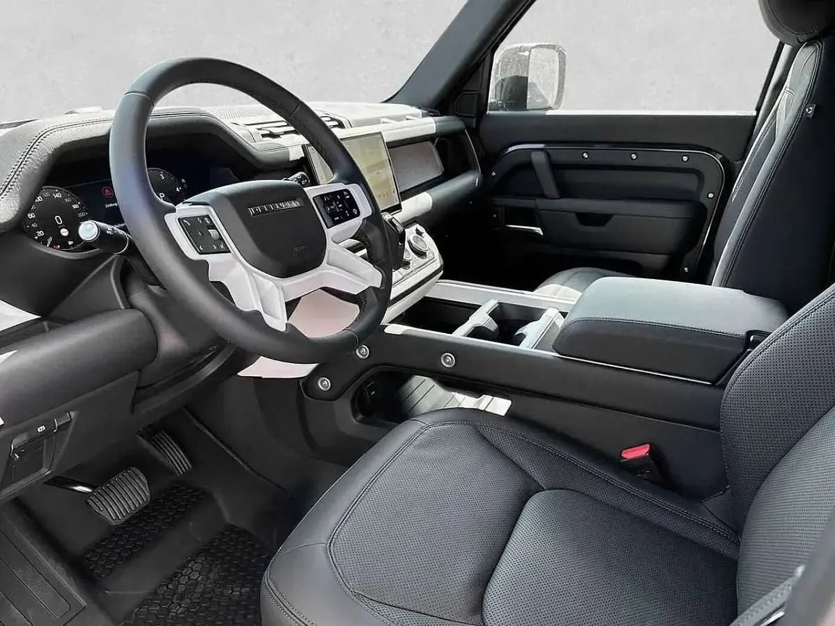 Gebraucht Land Rover Defender SE Dynamic 249 PS (183 kW) 2025 Grau (carpathian grey) SUV