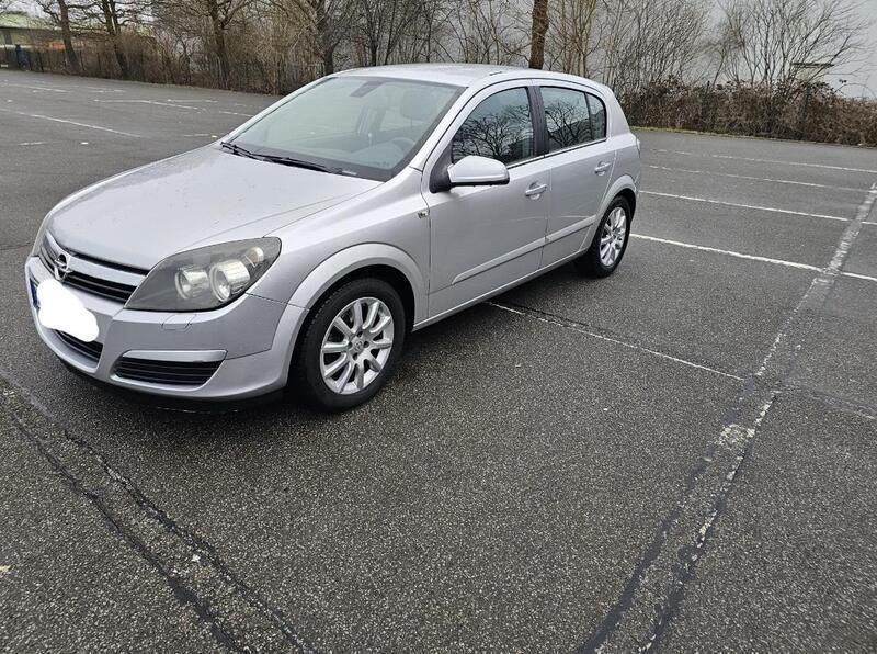 Silber Gebraucht 2004 Opel Astra Limousine | 1.800 € (Etwas zu teuer) - Bild 1/4