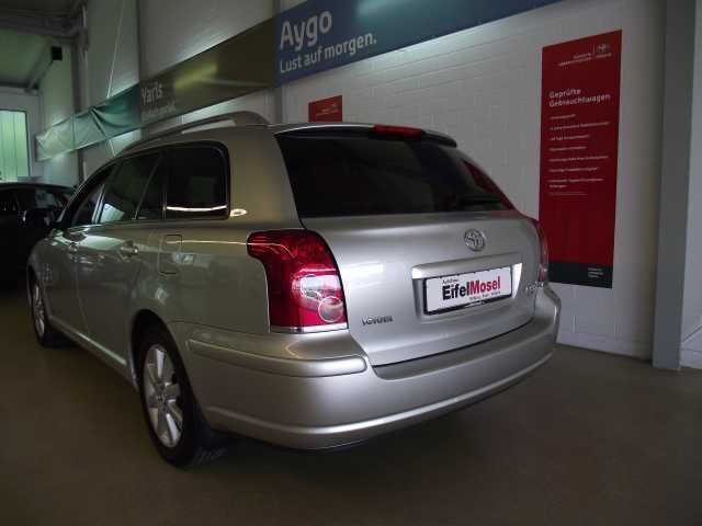 Gebraucht Toyota Avensis Executive 126 PS (92 kW) 2006 Silber metallic Kombi