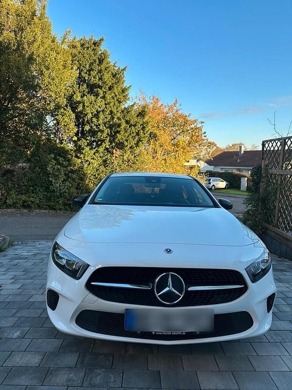 Weiß Gebraucht 2022 Mercedes A220 Limousine | 27.000 € (Guter Preis) - Bild 1/4
