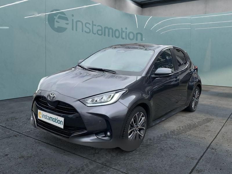 Grau Gebraucht 2024 Toyota Yaris Hybrid Kleinwagen | 28.699 € (Fairer Preis) - Bild 1/4