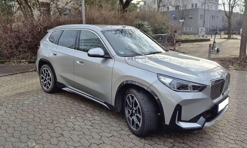 Gebraucht BMW iX1 xLine 150 kW (204 PS) 2024 Grau SUV