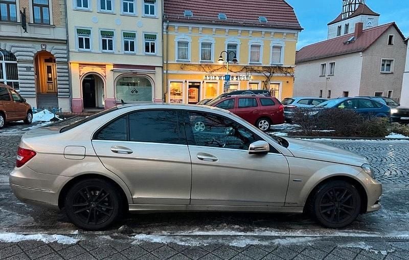 Gebraucht Mercedes C180 156 PS (114 kW) 2011 Beige Limousine