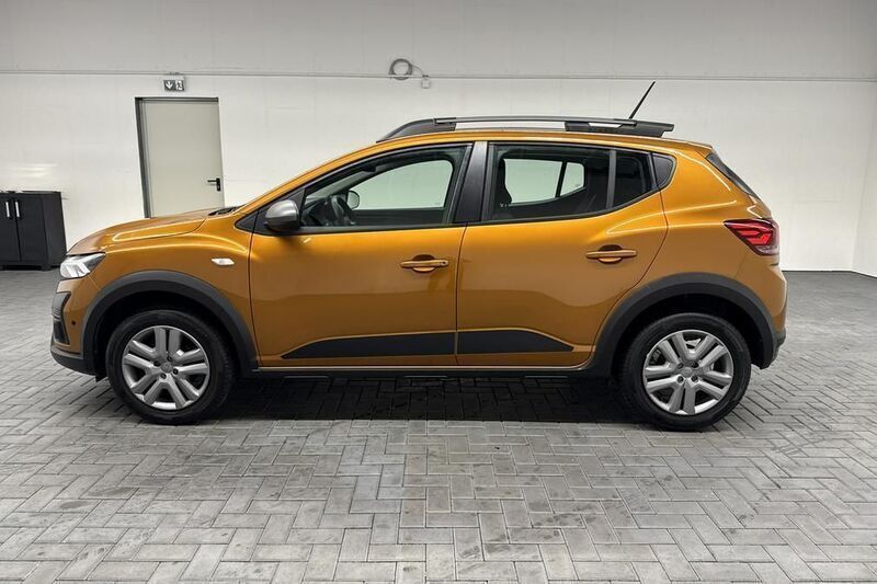 Gebraucht Dacia Sandero Expression 91 PS (66 kW) 2023 Orange (taklamakanorange met.) Kleinwagen