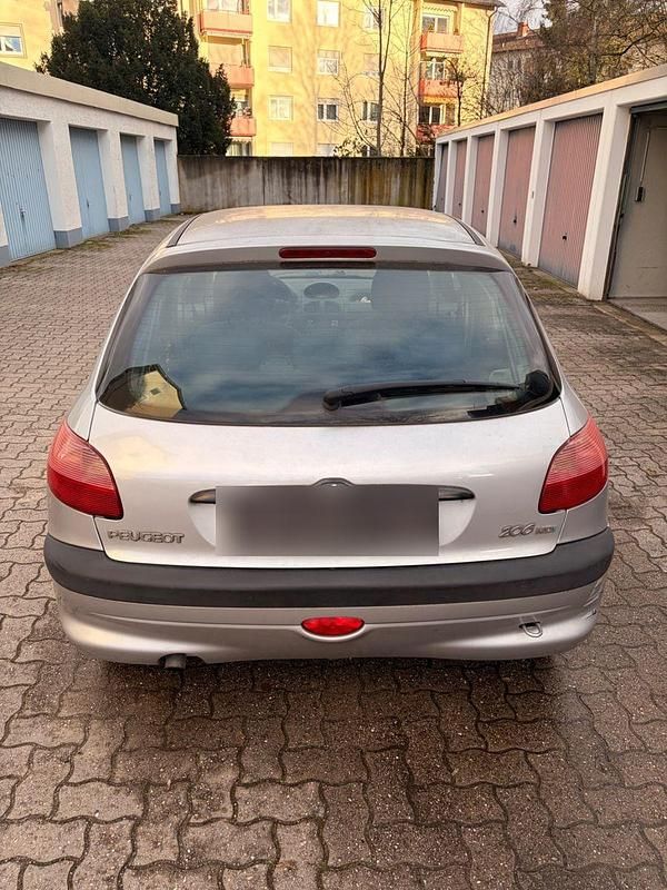 Gebraucht Peugeot 206 Style 90 PS (66 kW) 2001 Grau Kleinwagen