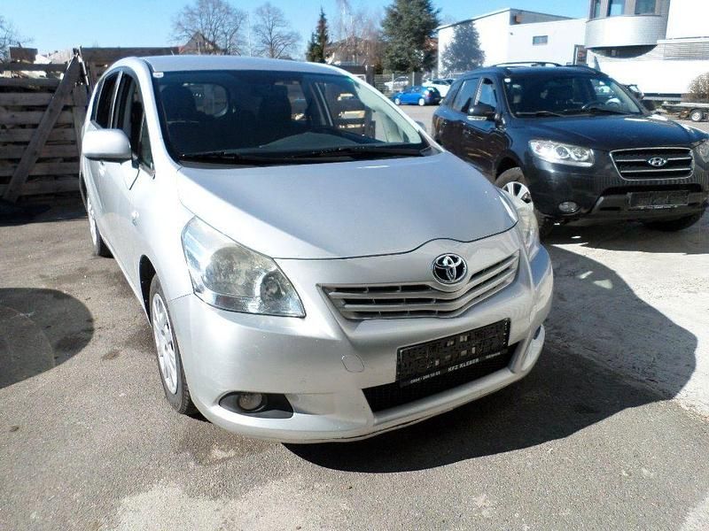 Gebraucht Toyota Verso Executive 126 PS (92 kW) 2011 Grau Van / Kleinbus
