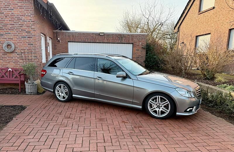 Gebraucht Mercedes E350 AMG 231 PS (169 kW) 2010 Silber Kombi