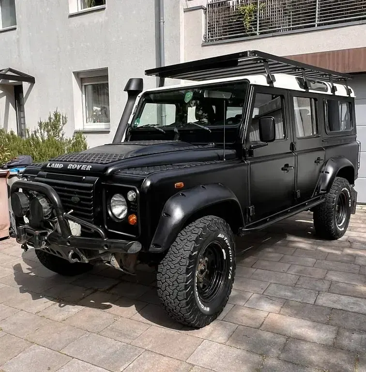 Gebraucht Land Rover Defender 122 PS (89 kW) 2009 Schwarz Kombi