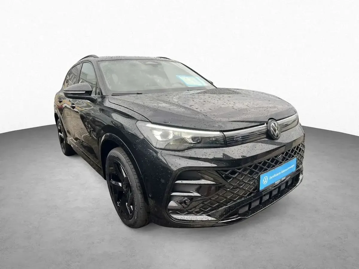 Gebraucht VW Tiguan R-line 150 PS (110 kW) 2025 Grenadillschwarz metallic SUV