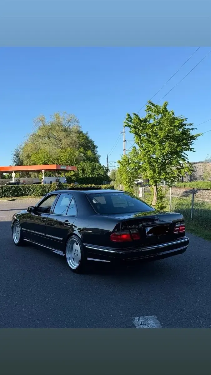 Gebraucht Mercedes E320 AMG 197 PS (144 kW) 2001 Schwarz Limousine