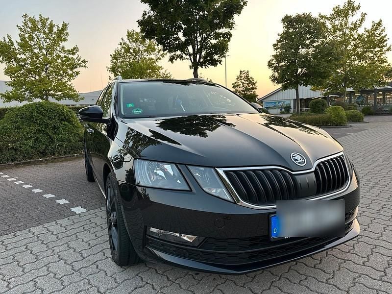 Schwarz Gebraucht 2017 Skoda Octavia Kombi | 11.999 € (Fairer Preis) - Bild 1/4
