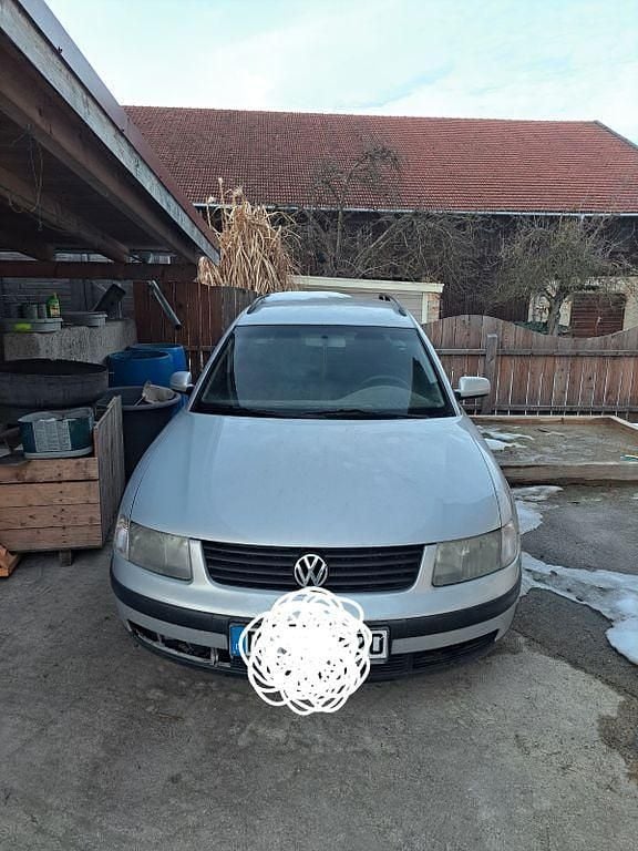 Silber Gebraucht 1999 VW Passat Basis Kombi | 999 € (Guter Preis) - Bild 1/2