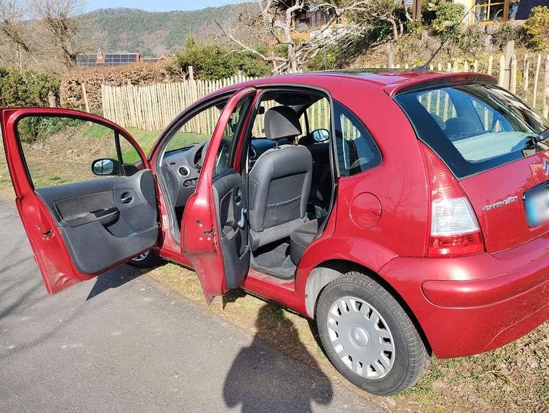 Usado Citroën C3 Comfort 73 CV (53 kW) 2007 Rojo Berlina