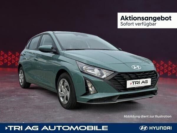 Grün (mangrove green / mic) Neu 2024 Hyundai i20 Select Limousine | 15.470 € (Superpreis) - Bild 1/4
