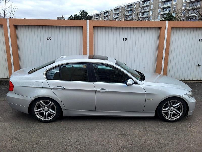 Gebraucht BMW 330 231 PS (169 kW) 2008 Silber Limousine
