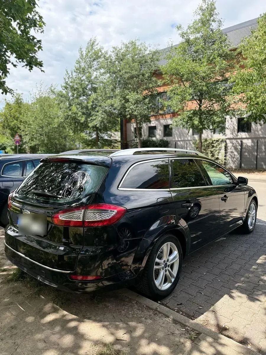 Gebraucht Ford Mondeo 160 PS (117 kW) 2011 Schwarz Limousine