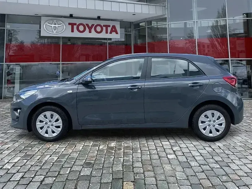 Gebraucht Kia Rio Vision 84 PS (61 kW) 2023 (prg) perennial grey m (metallic) Limousine