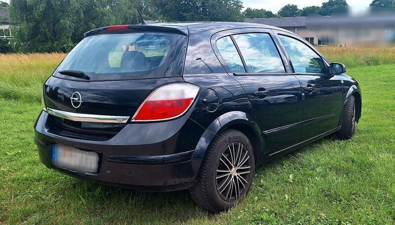 Schwarz Gebraucht 2005 Opel Astra Cosmo Limousine | 3.333 € (Fairer Preis) - Bild 1/4