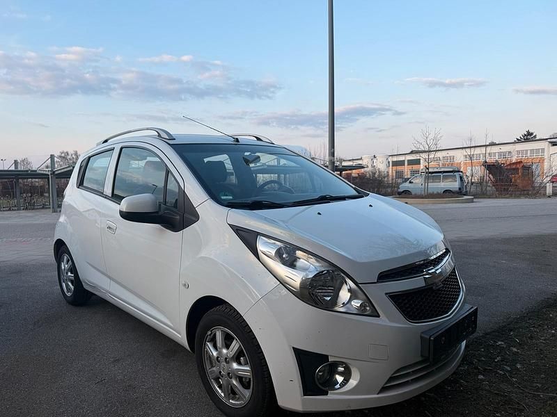 Gebraucht Chevrolet Spark LS 82 PS (60 kW) 2012 Weiß Kleinwagen