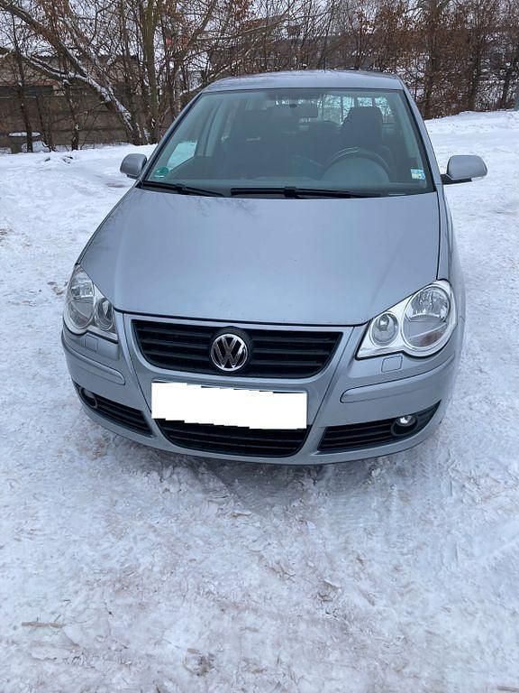 Silber Gebraucht 2007 VW Polo Limousine | 3.750 € (Etwas zu teuer) - Bild 1/4