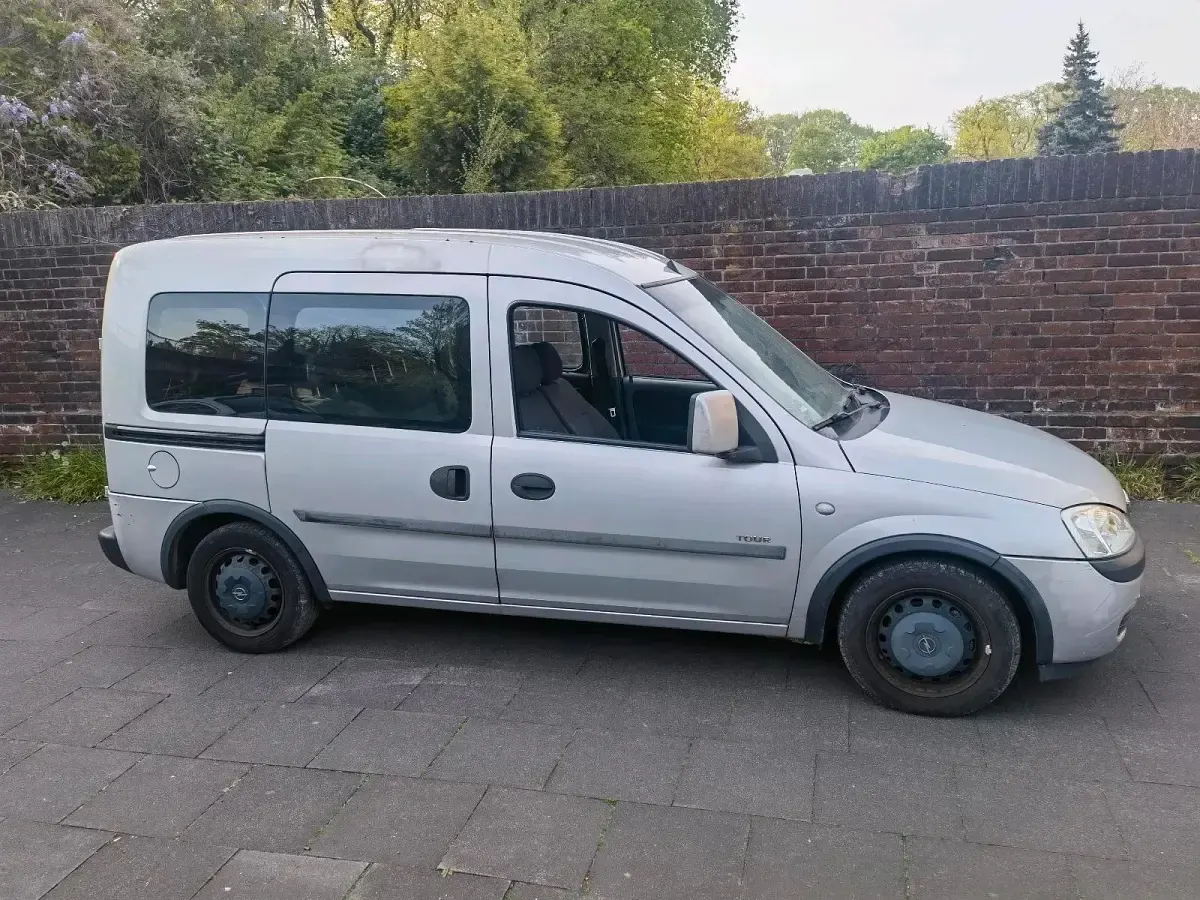 Używany Opel Combo 75 KM (55 kW) 2004 Srebrny Minivan