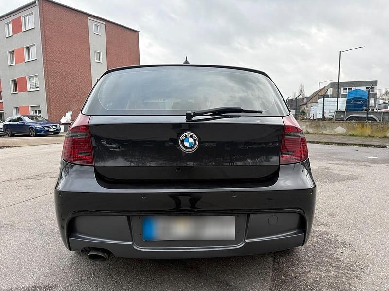 Gebraucht BMW 120 177 PS (130 kW) 2011 Schwarz Kleinwagen