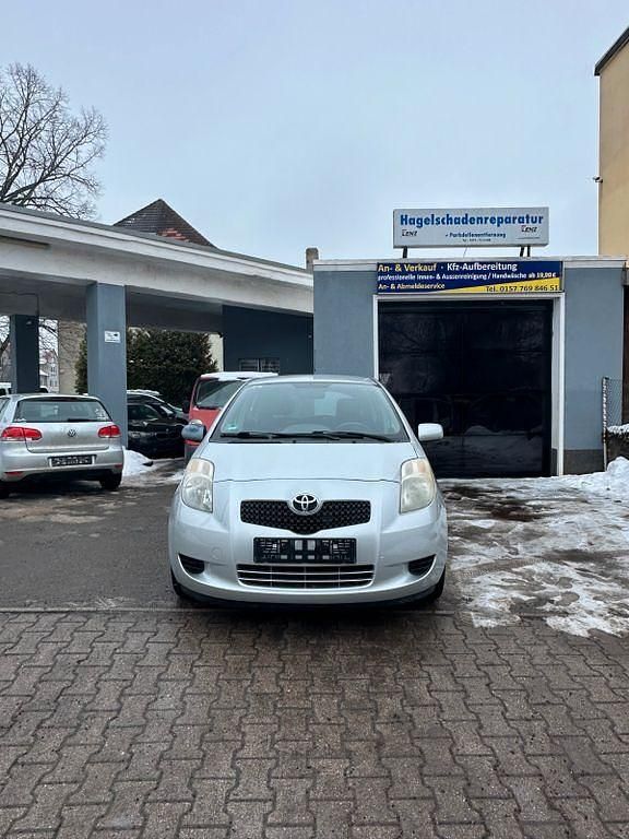 Gebraucht Toyota Yaris Sol 69 PS (50 kW) 2006 Silber Limousine