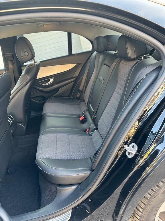 Gebraucht Mercedes E220 194 PS (142 kW) 2021 Schwarz Limousine