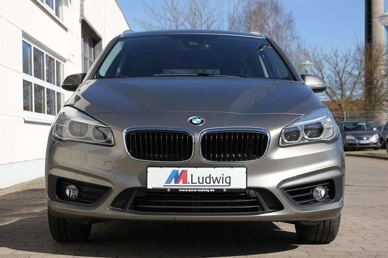 Gebraucht BMW 218 Advantage 136 PS (100 kW) 2018 Platinsilber Van / Kleinbus
