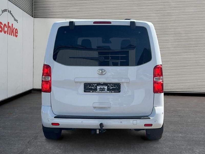 Gebraucht Toyota Proace Verso Comfort 144 PS (105 kW) 2024 Ice white Kombi