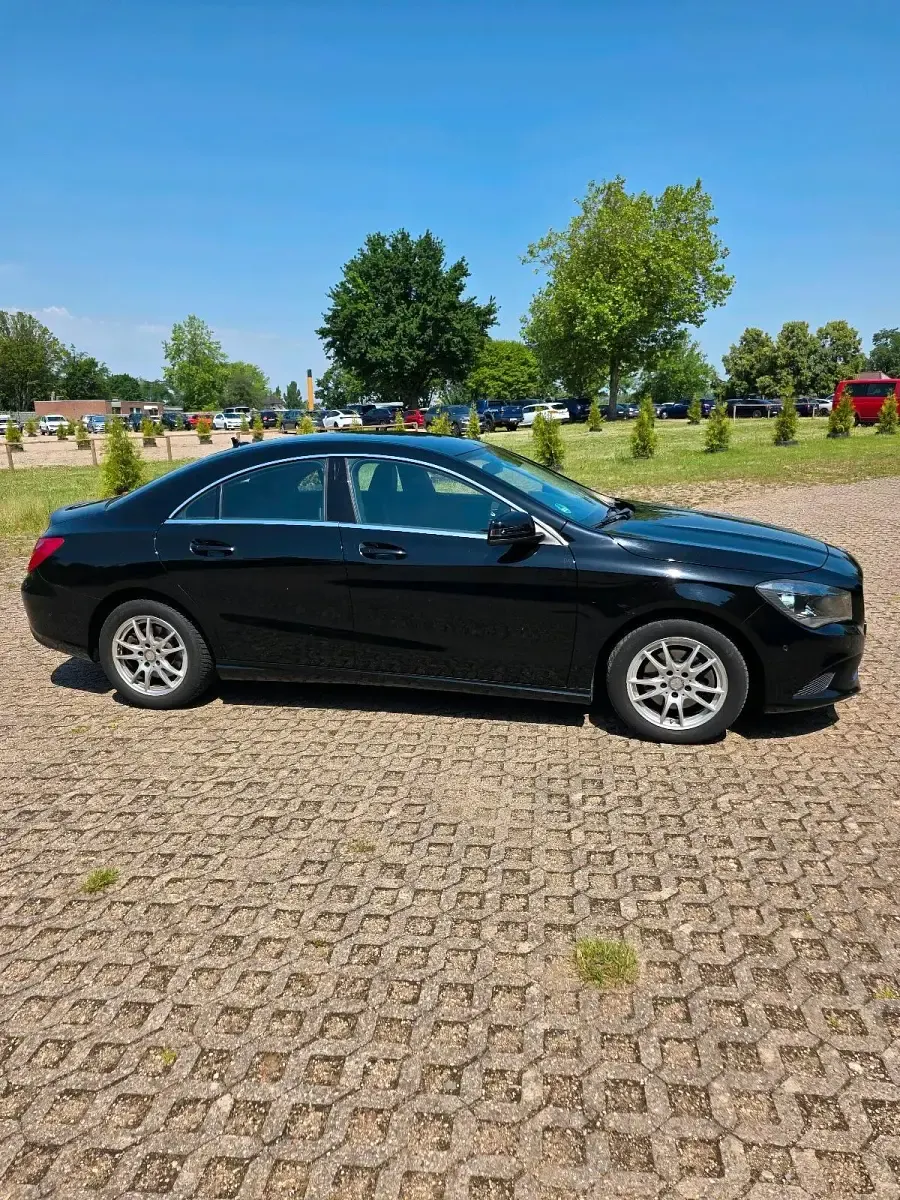 Gebraucht Mercedes CLA180 122 PS (89 kW) 2015 Schwarz Coupé