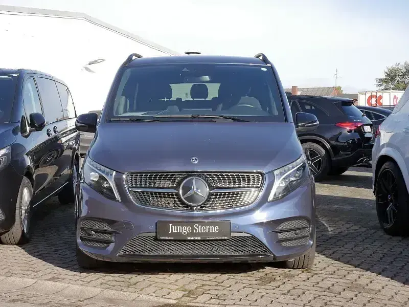 Gebraucht Mercedes V220 AMG 163 PS (119 kW) 2024 Blau Van / Kleinbus